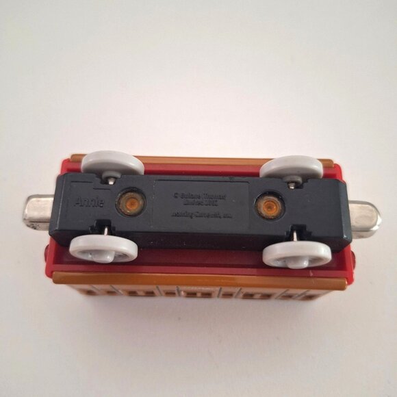 Annie Thomas & Friends Take N Play Railroad Diecast Coach Train Car Magnetic 3" - Picture 6 of 7